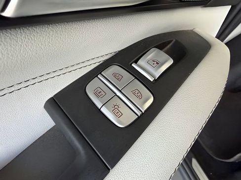 Used 2024 BMW X7 xDrive40i w/ Premium Package image 31