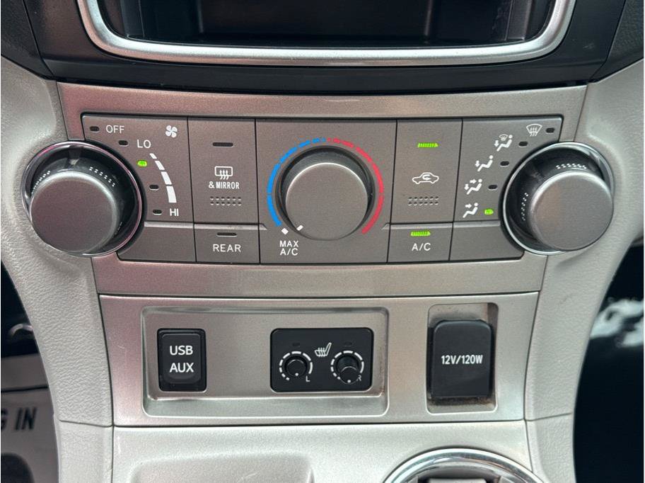 Used 2013 Toyota Highlander SE FWD image 33