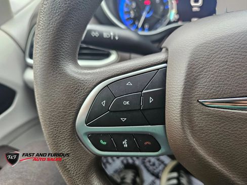Used 2020 Chrysler Pacifica Touring w/ Advanced Safetytec Group FWD image 20