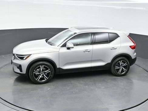 Used 2025 Volvo XC40 B5 Core AWD/4WD image 33