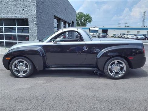 Used 2006 Chevrolet SSR w/ Preferred Equipment Group RWD image 10