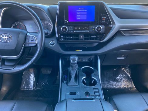 Used 2024 Toyota Highlander XLE image 11