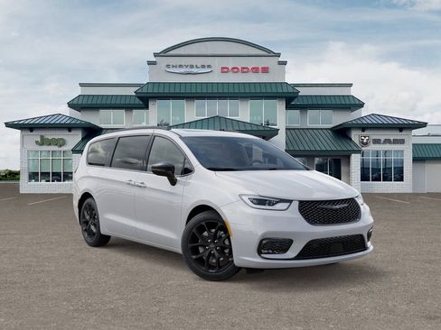 New 2026 Chrysler Pacifica Limited w/ S Appearance Package AWD/4WD image 6