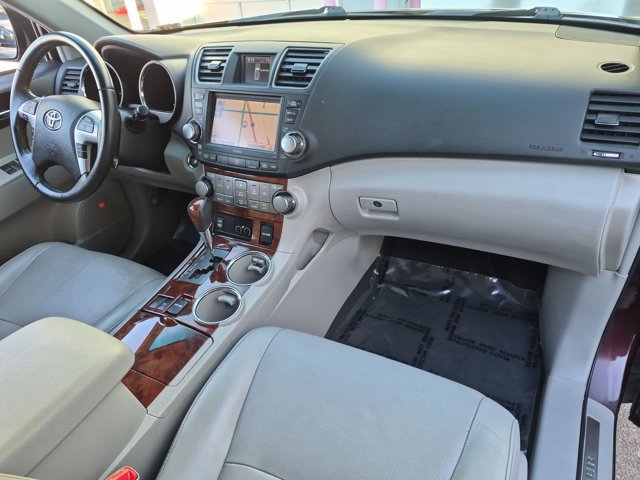Used 2012 Toyota Highlander Limited w/ Tow Pkg FWD image 23
