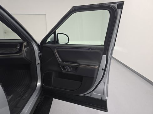 Used 2022 Rivian R1T Adventure AWD/4WD image 18