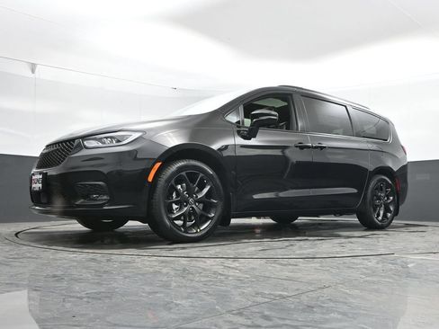 New 2026 Chrysler Pacifica Select w/ S Appearance Package FWD image 43