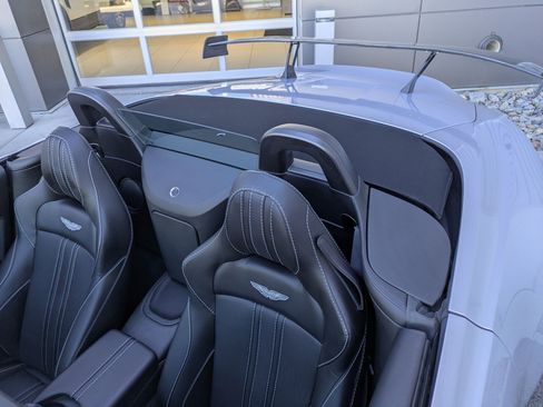 Used 2021 Aston Martin V8 Vantage Roadster image 27