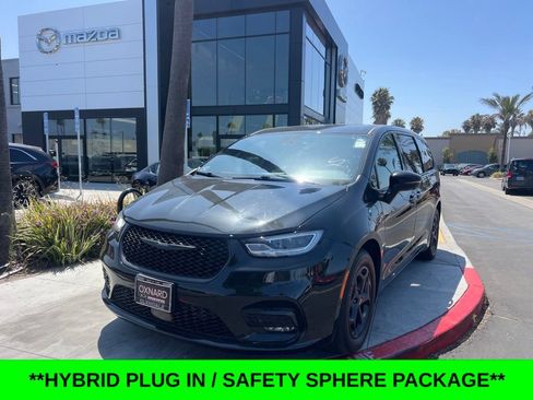Used 2023 Chrysler Pacifica Touring-L w/ Uconnect Theater Family Group FWD image 1