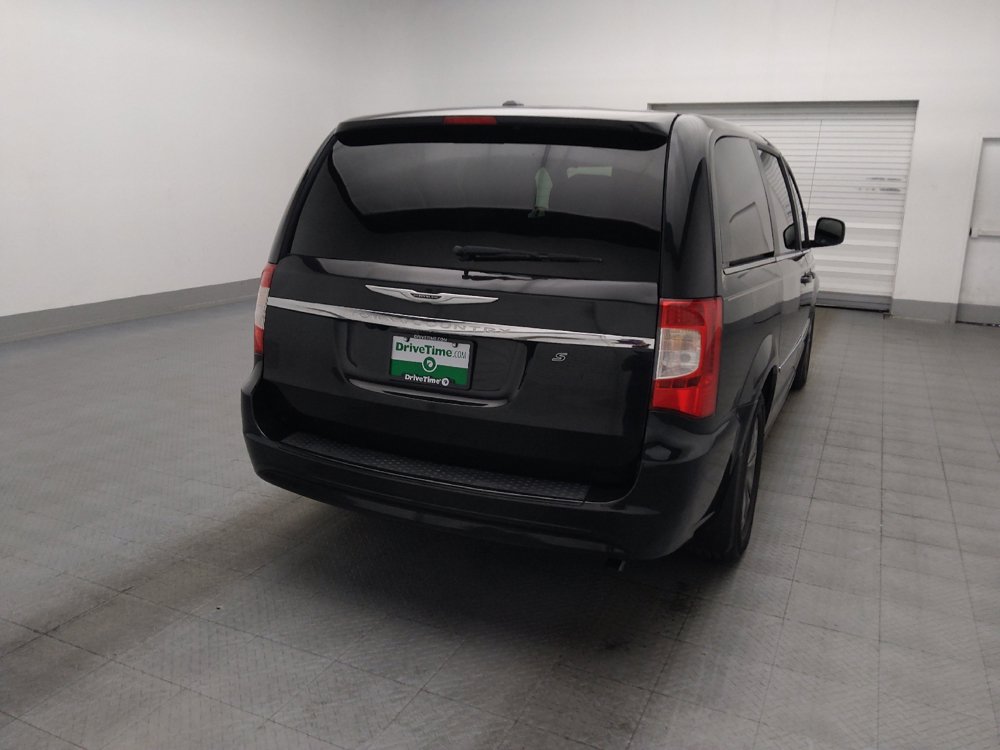 Used 2014 Chrysler Town & Country S FWD image 7