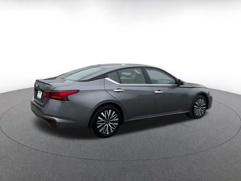 Used 2025 Nissan Altima 2.5 SV image 15