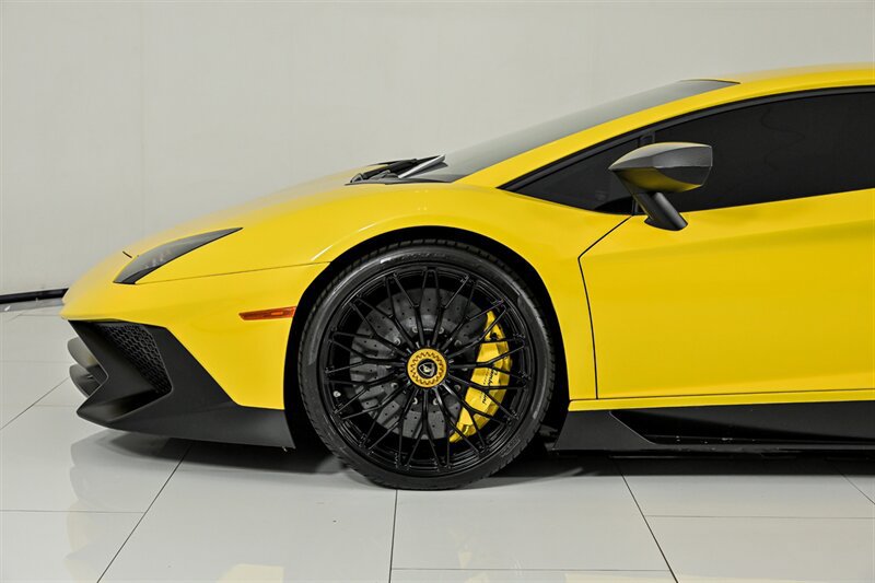 Used 2017 Lamborghini Aventador LP 750-4 Superveloce AWD/4WD image 9