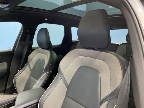 Used 2022 Volvo XC60 B5 R-Design image 8