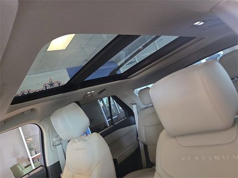 Used 2022 Ford Explorer Platinum w/ Equipment Group 601A image 22