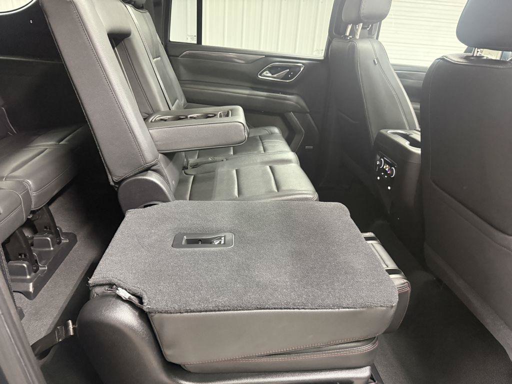 Used 2021 Chevrolet Suburban RST AWD/4WD image 33