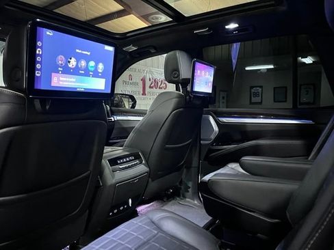 Used 2025 Cadillac Escalade Sport Platinum AWD/4WD image 14