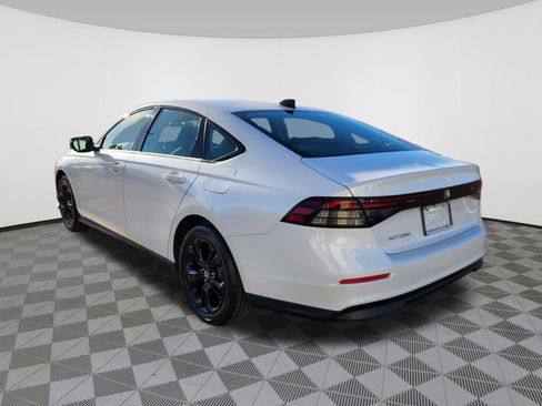 Certified 2025 Honda Accord SE image 3