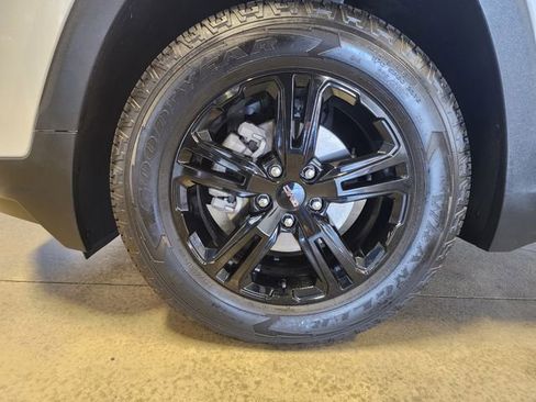 Certified 2024 GMC Terrain AT4 w/ Tech Package AWD/4WD image 9