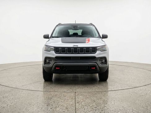 Used 2025 Jeep Compass Trailhawk image 2