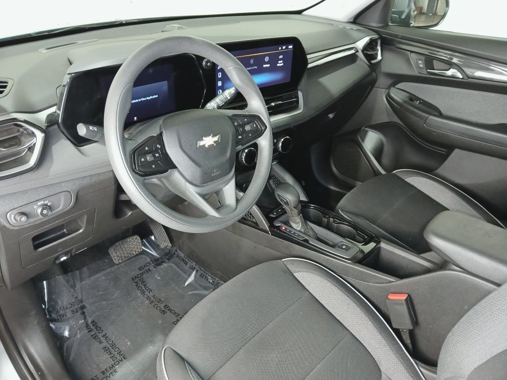 Used 2025 Chevrolet TrailBlazer LT AWD/4WD image 15