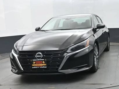 Used 2024 Nissan Altima 2.5 SV