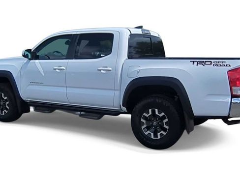 Used 2017 Toyota Tacoma TRD Off-Road image 6
