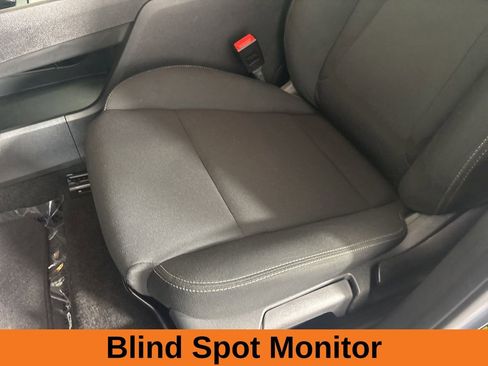 Used 2023 Nissan Rogue S image 11