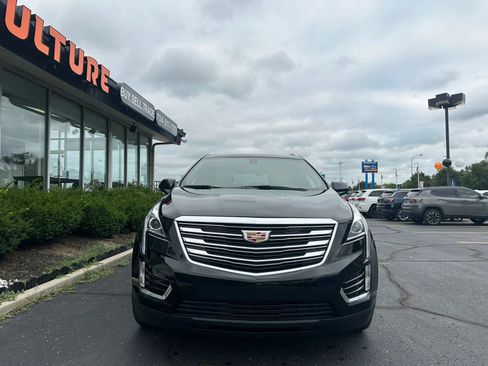 Used 2019 Cadillac XT5 FWD image 2