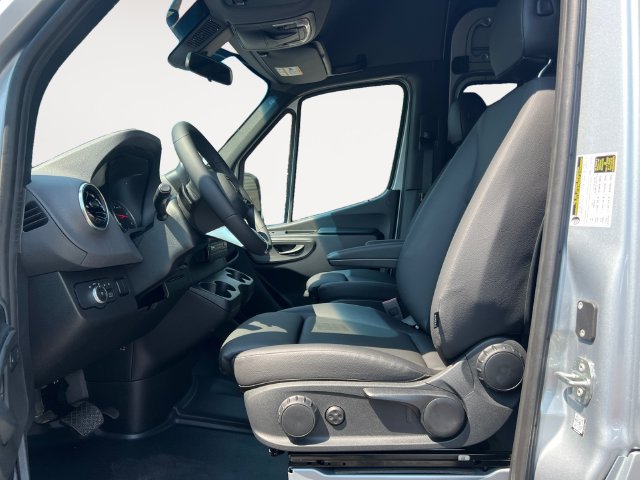Used 2025 Mercedes-Benz Sprinter 2500 image 10