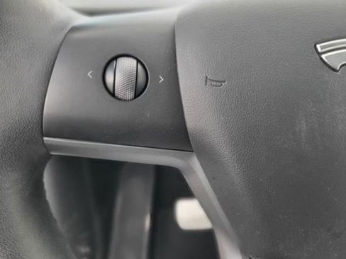 Used 2022 Tesla Model Y Performance image 21