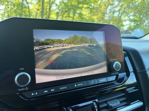 Used 2025 Nissan Pathfinder SV FWD image 25