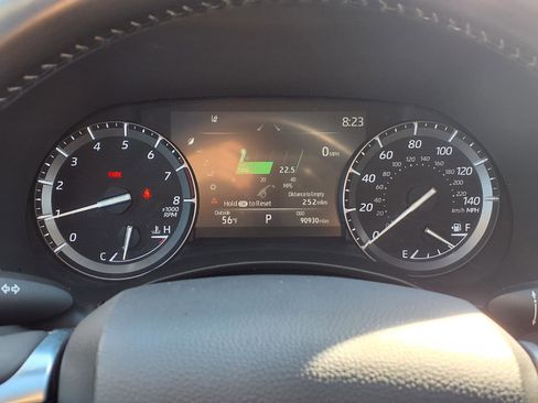 Used 2021 Toyota Highlander XLE AWD/4WD image 18