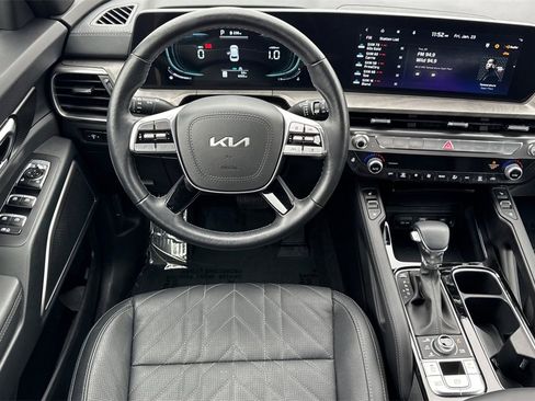 Used 2025 Kia Telluride AWD image 14