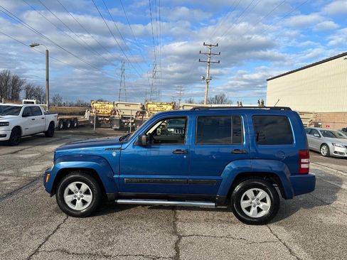 Used 2009 Jeep Liberty Sport w/ Popular Equipment Group image 2