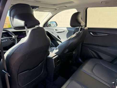 Used 2023 Kia Niro SX image 18
