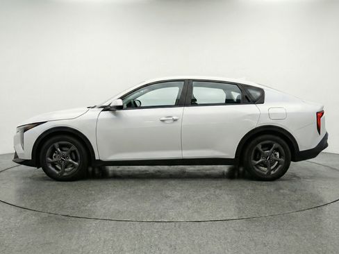 Used 2025 Kia K4 LXS image 5