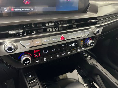 Used 2025 Kia Telluride S AWD/4WD image 19