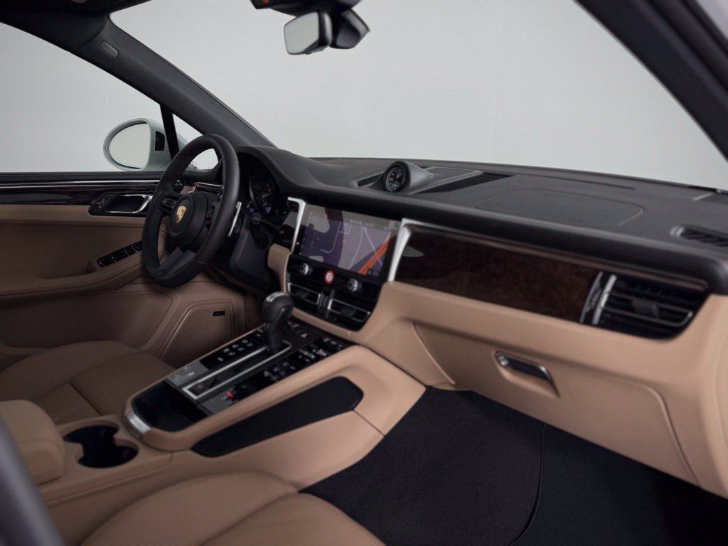 Certified 2026 Porsche Macan AWD/4WD image 21