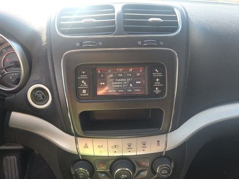 Used 2013 Dodge Journey SXT w/ Flexible Seating Group image 19