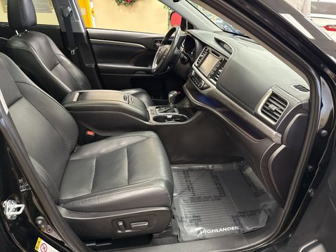 Used 2019 Toyota Highlander Limited Platinum image 20