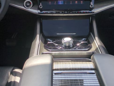 Used 2022 Jeep Wagoneer Series III w/ Premium Group I image 20