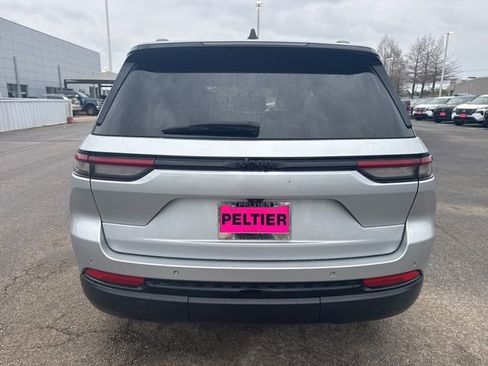 Used 2023 Jeep Grand Cherokee Altitude image 4