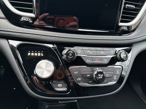 New 2026 Chrysler Pacifica Select image 21
