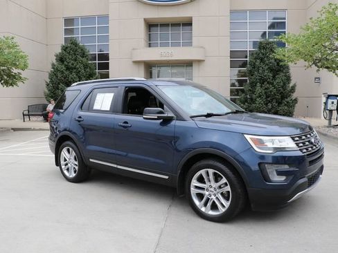 Used 2017 Ford Explorer XLT w/ Equipment Group 202A AWD/4WD image 1