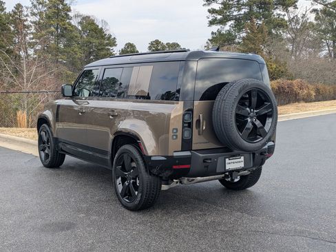 New 2026 Land Rover Defender 110 X-Dynamic SE image 7