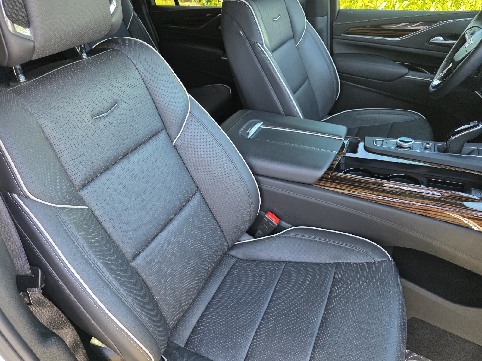 Used 2024 Cadillac Escalade ESV Premium Luxury w/ Performance Package AWD/4WD image 29