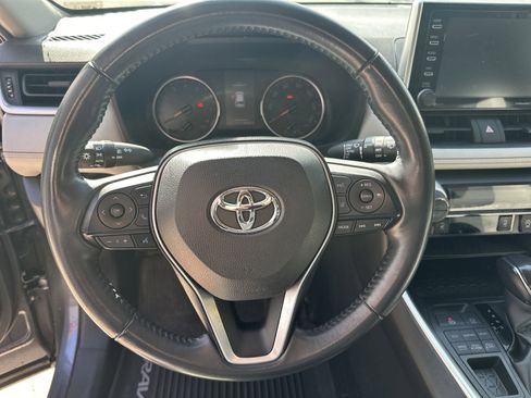 Used 2020 Toyota RAV4 XLE w/ Convenience Package AWD/4WD image 16