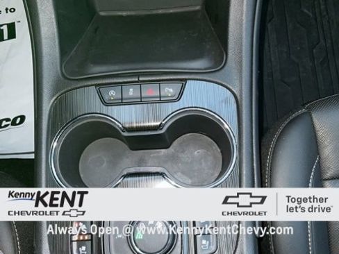 Certified 2023 GMC Acadia SLT w/ Preferred Package image 30