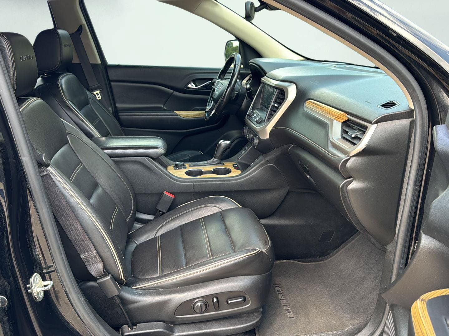 Used 2017 GMC Acadia Denali AWD/4WD image 29