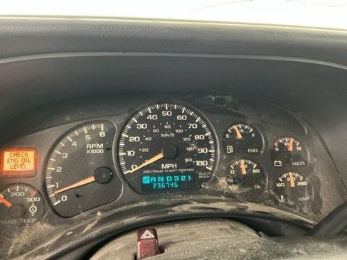 Used 2002 Chevrolet Silverado 2500 LS w/ Off-Road Skid Plate Pkg AWD/4WD image 10