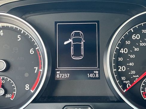 Used 2016 Volkswagen Golf S FWD image 28